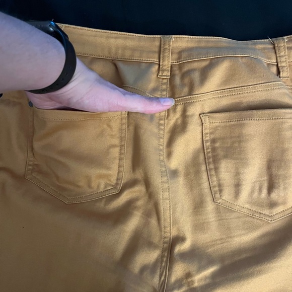 Junior’s Tinseltown mid rise mustard jeggings in size 13 - Picture 7 of 10